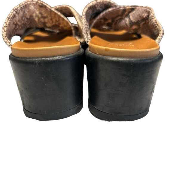 Coral Como Faux Snakeskin and Leather Wedge Sandals Sz 9 - Picture 10 of 14